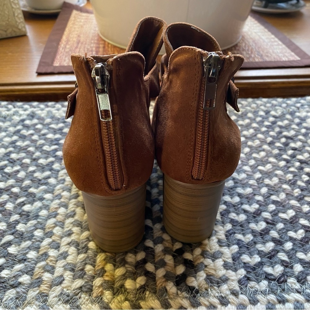 NWOT Brown suede look short boots - Picture 6 of 9